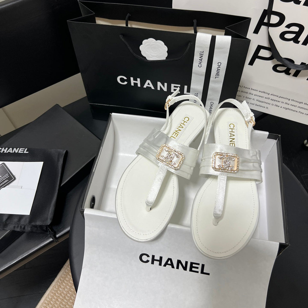 Fashion Diamond Buckle Flip Sandals