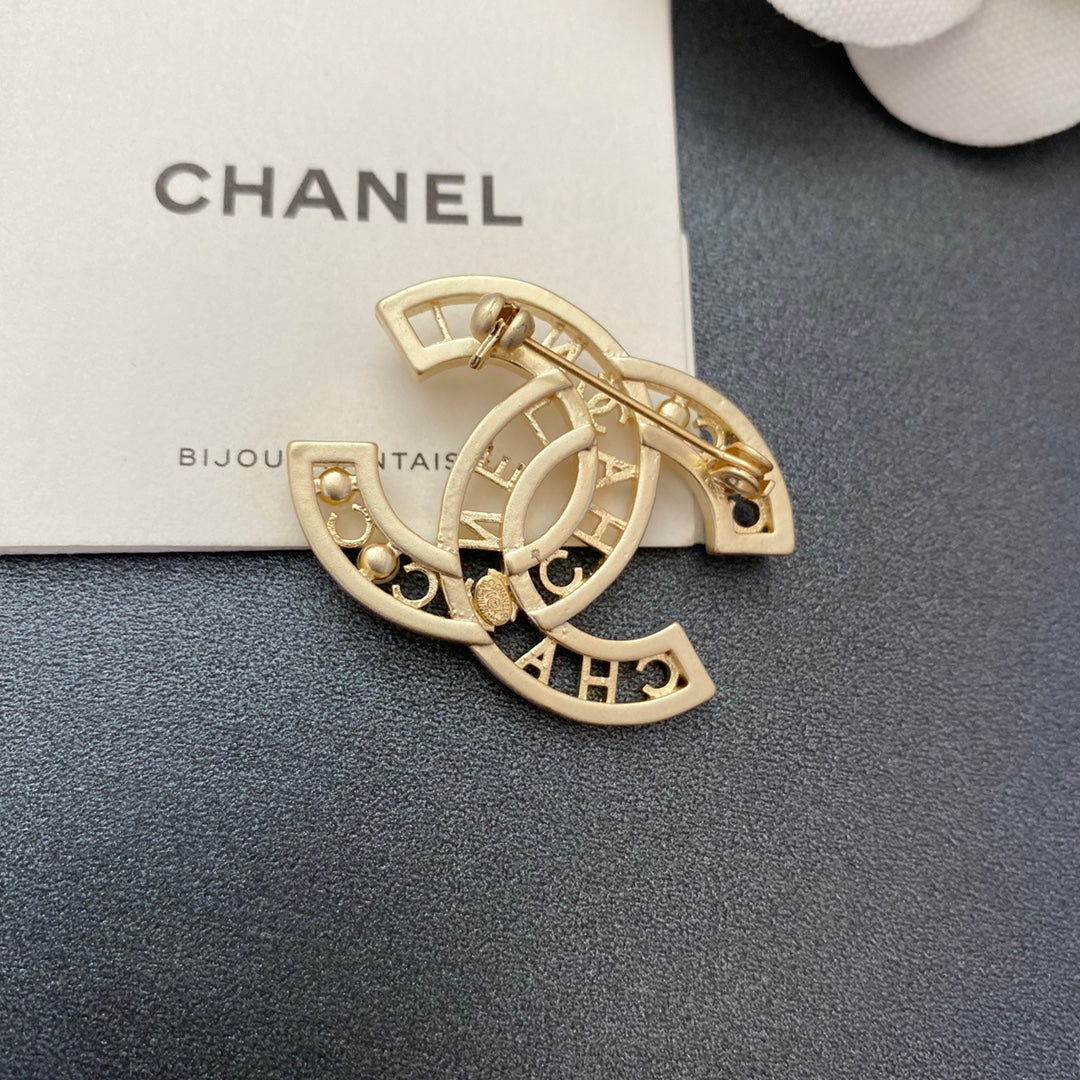 Sparkling Diamond and Pearl Brooch