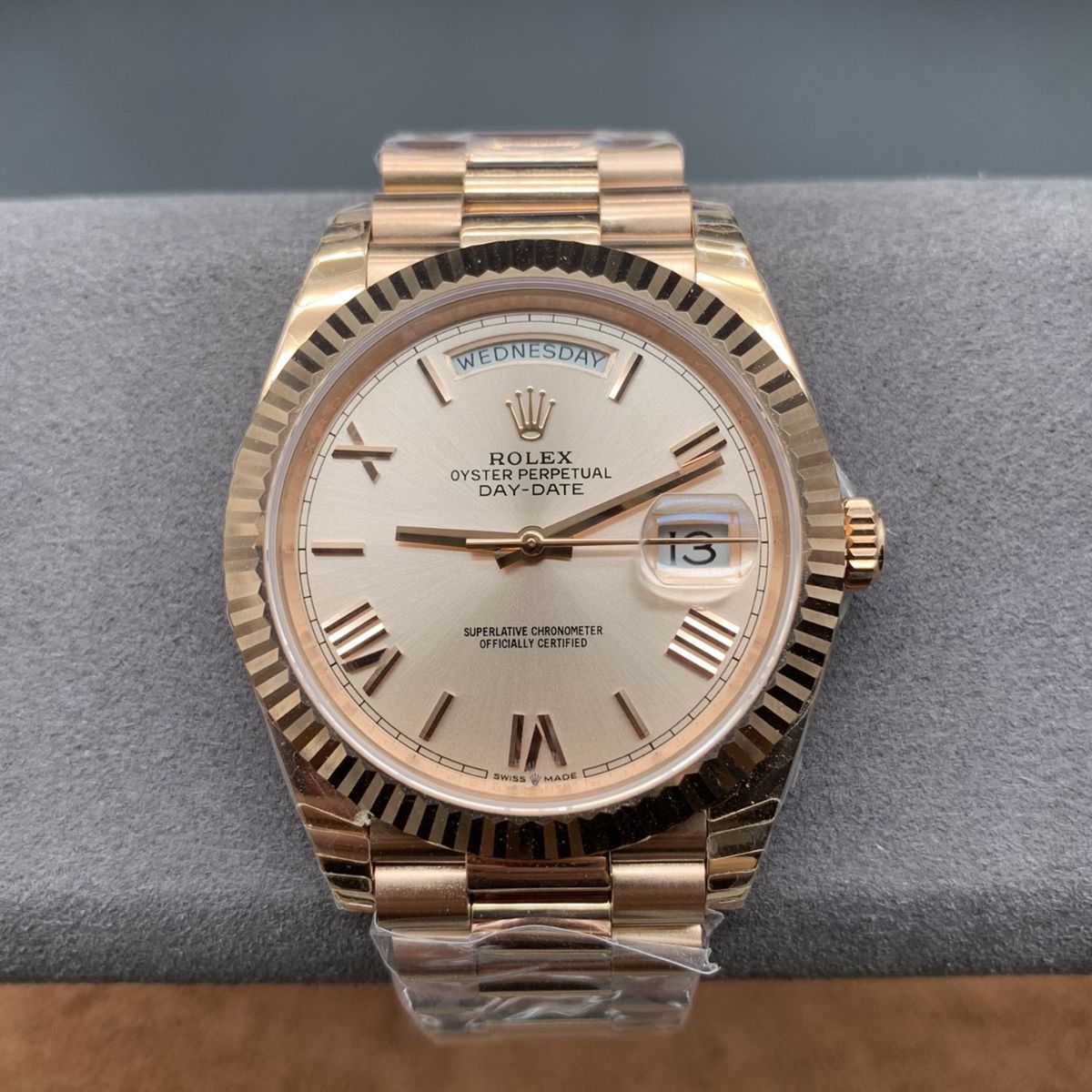 [Super Clone] Regency Weekday 40 mm Weekday Fluted Bezel Sundust Dial 228235 8380