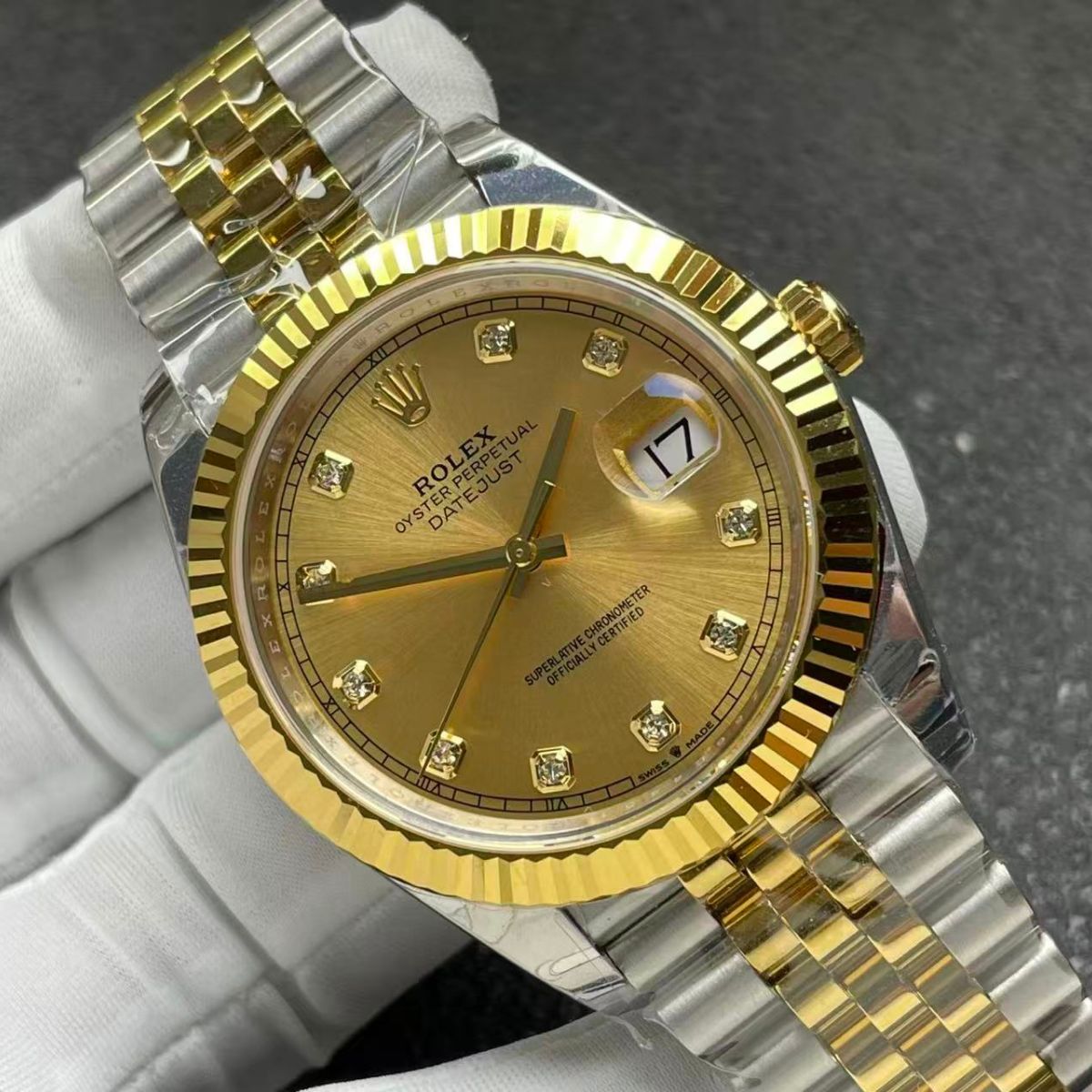 Regency Classic Date 41 mm Five-Link Fluted Bezel Champagne colour set with diamonds Dial 126333 7780