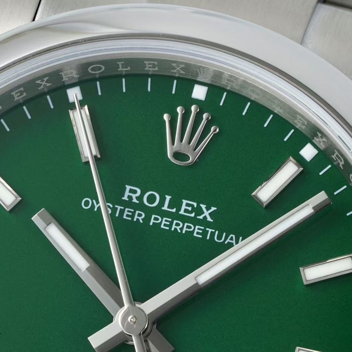 Regency Timeless Perpetual 36 mm Timeless Trapeze Bezel Green Dial 126000 6184