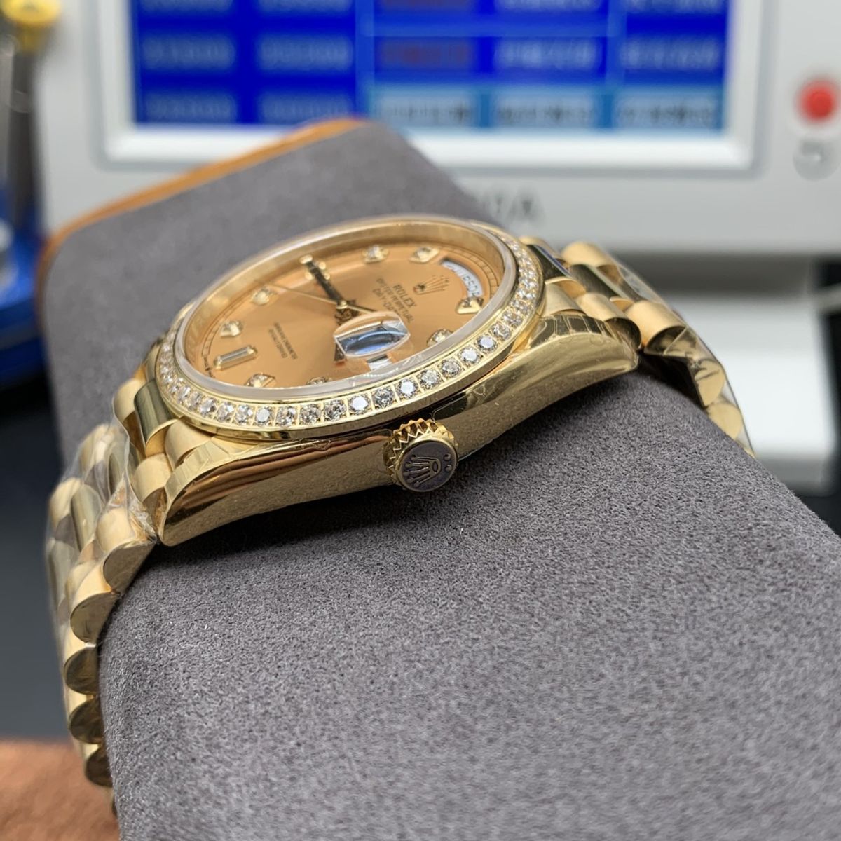 [Super Clone] Regency Weekday 36 mm Weekday Brilliant diamond set Bezel Champagne colour set with diamonds Dial 128348RBR 5029