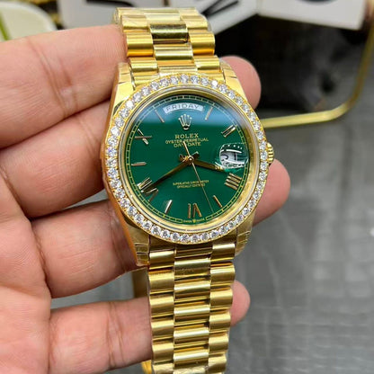 [Super Clone] Regency Weekday 40 mm Weekday Brilliant diamond set Bezel Green Dial 228348RBR Swiss movement 9781