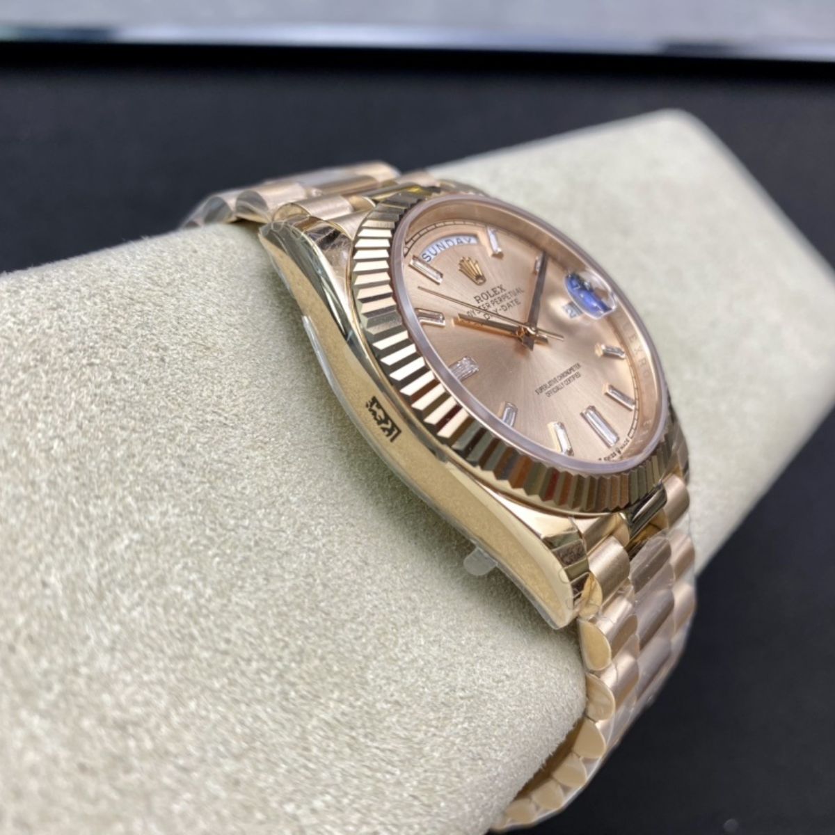 [Super Clone] Regency Weekday 40 mm Weekday Fluted Bezel Sundust set with diamonds Dial 228235 2836