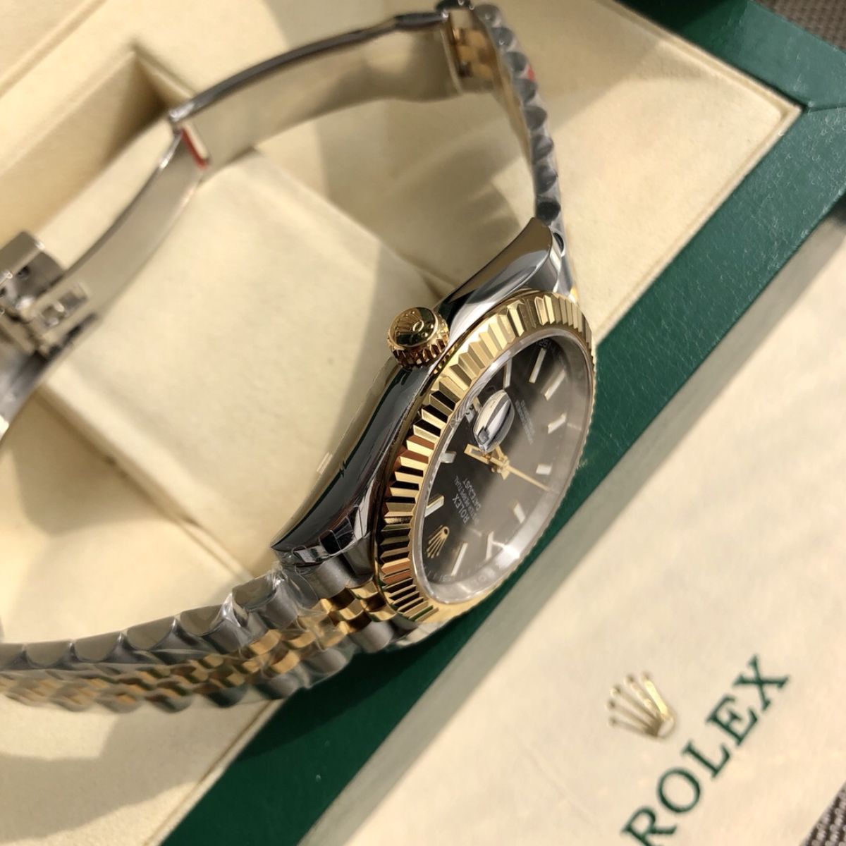 [Super Clone] Regency Classic Date 41 mm Five-Link Fluted Bezel Bright black Dial 126333 4590