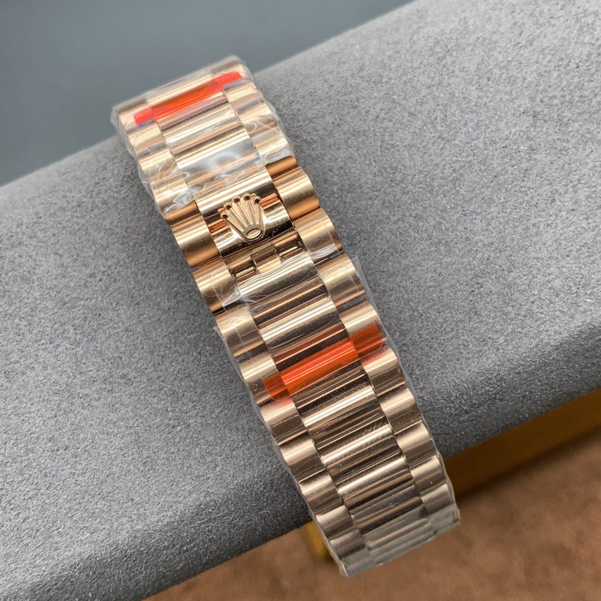 [Super Clone] Regency Weekday 40 mm Weekday Fluted Bezel Sundust Dial 228235 8380