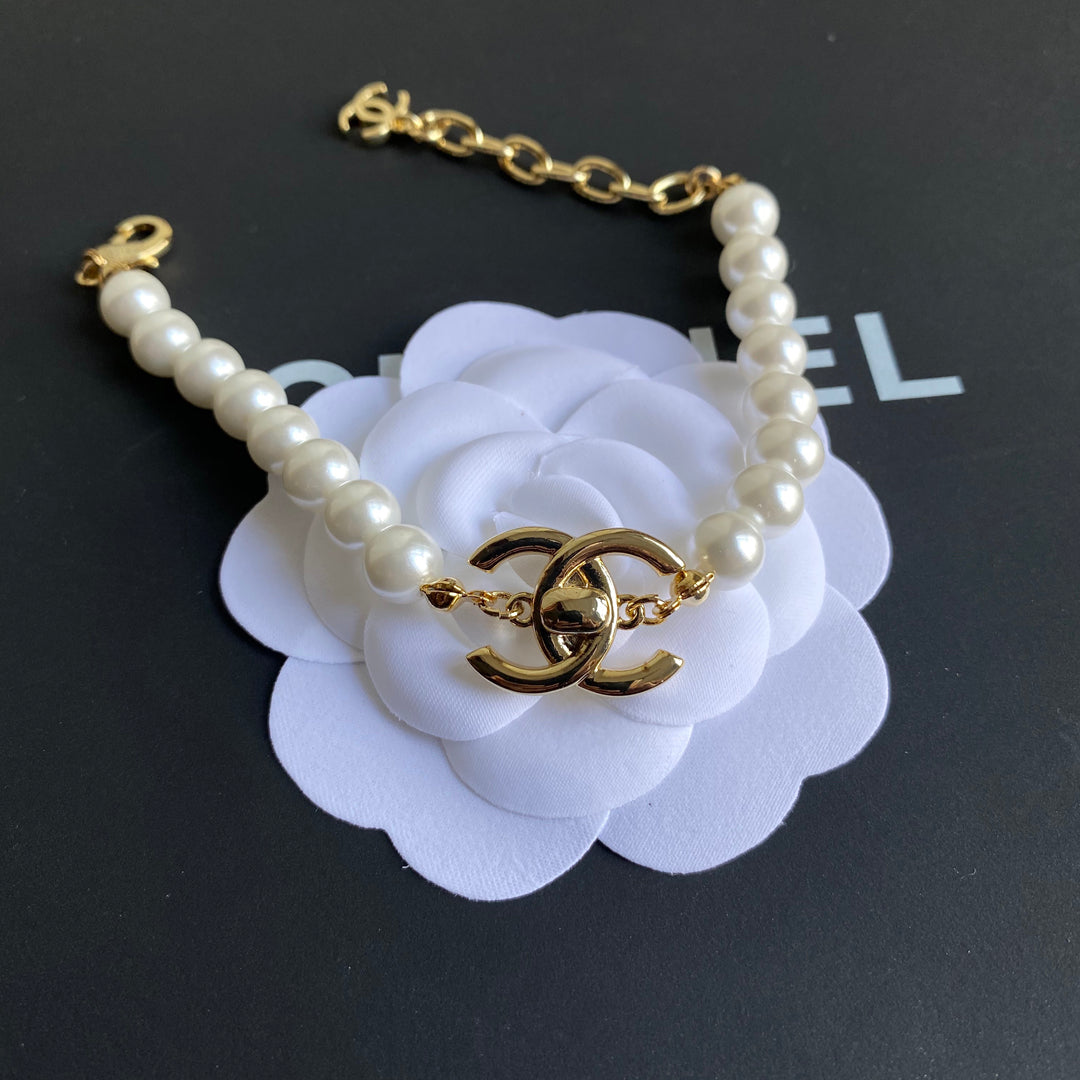 Interlocking Circle Pearl Bracelet