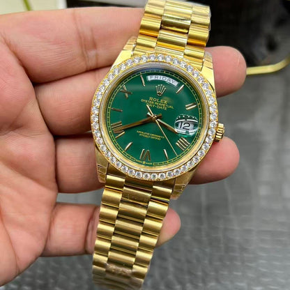 [Super Clone] Regency Weekday 40 mm Weekday Brilliant diamond set Bezel Green Dial 228348RBR Swiss movement 9781