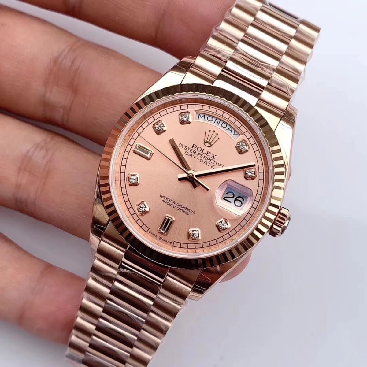 [Super Clone] Regency Weekday 36 mm Weekday Fluted Bezel Rose colour set with diamonds Dial 128235 3443