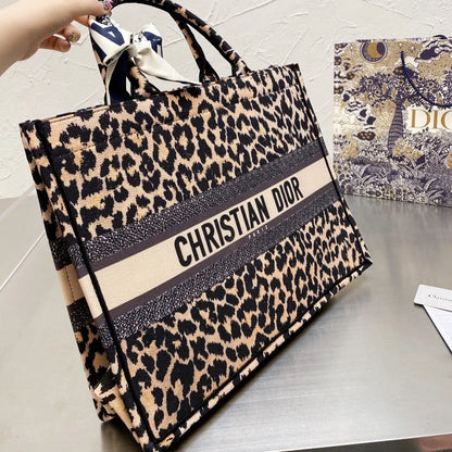 2026 Exquisite+leather+bags-529