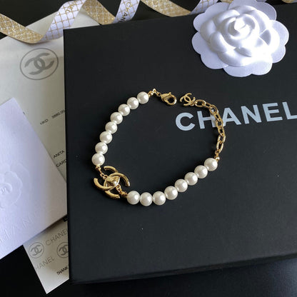 Interlocking Circle Pearl Bracelet