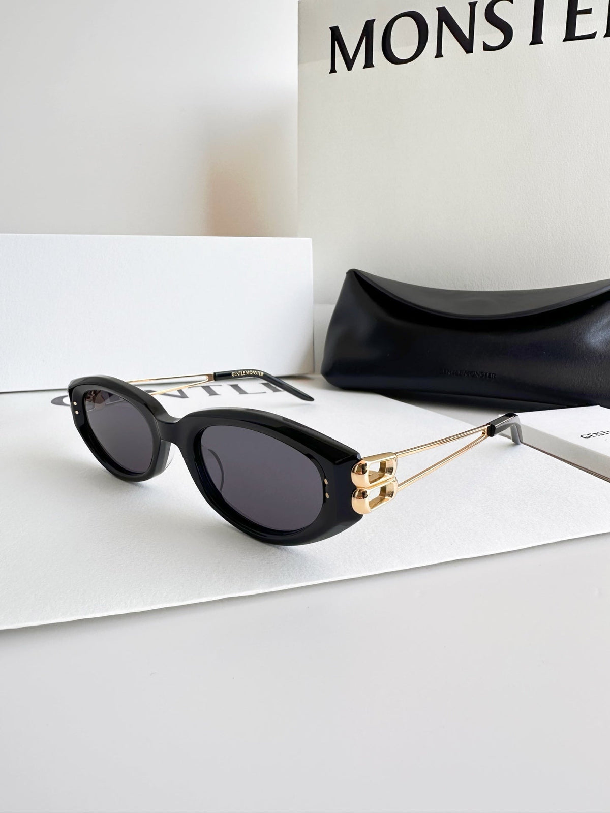 2025 Cat-eye sunglasses with high-definition nylon lenses and metal temples