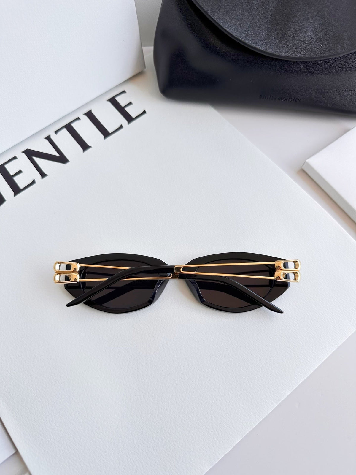 2025 Cat-eye sunglasses with high-definition nylon lenses and metal temples