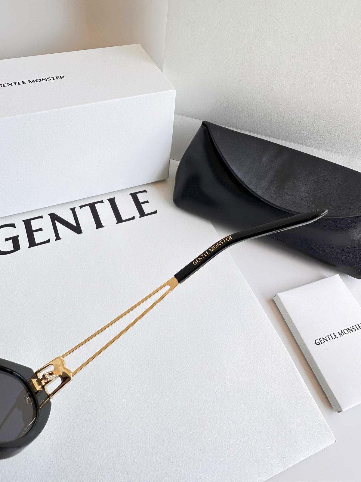 2025 Cat-eye sunglasses with high-definition nylon lenses and metal temples