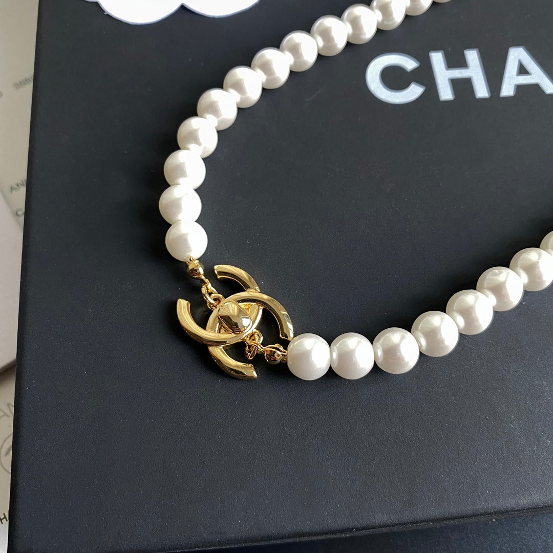 Interlocking Circle Pearl Bracelet