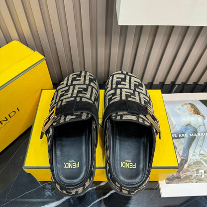 Autumn and Winter Embossed Slippers