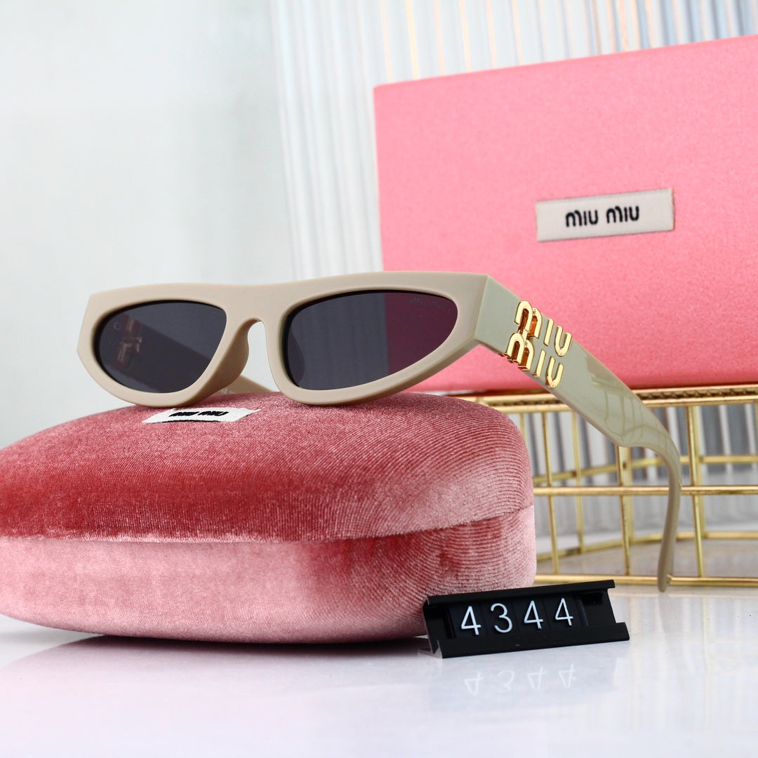 2026 Rectangular Gold-tone Logo Emblems Fashion Sunglasses