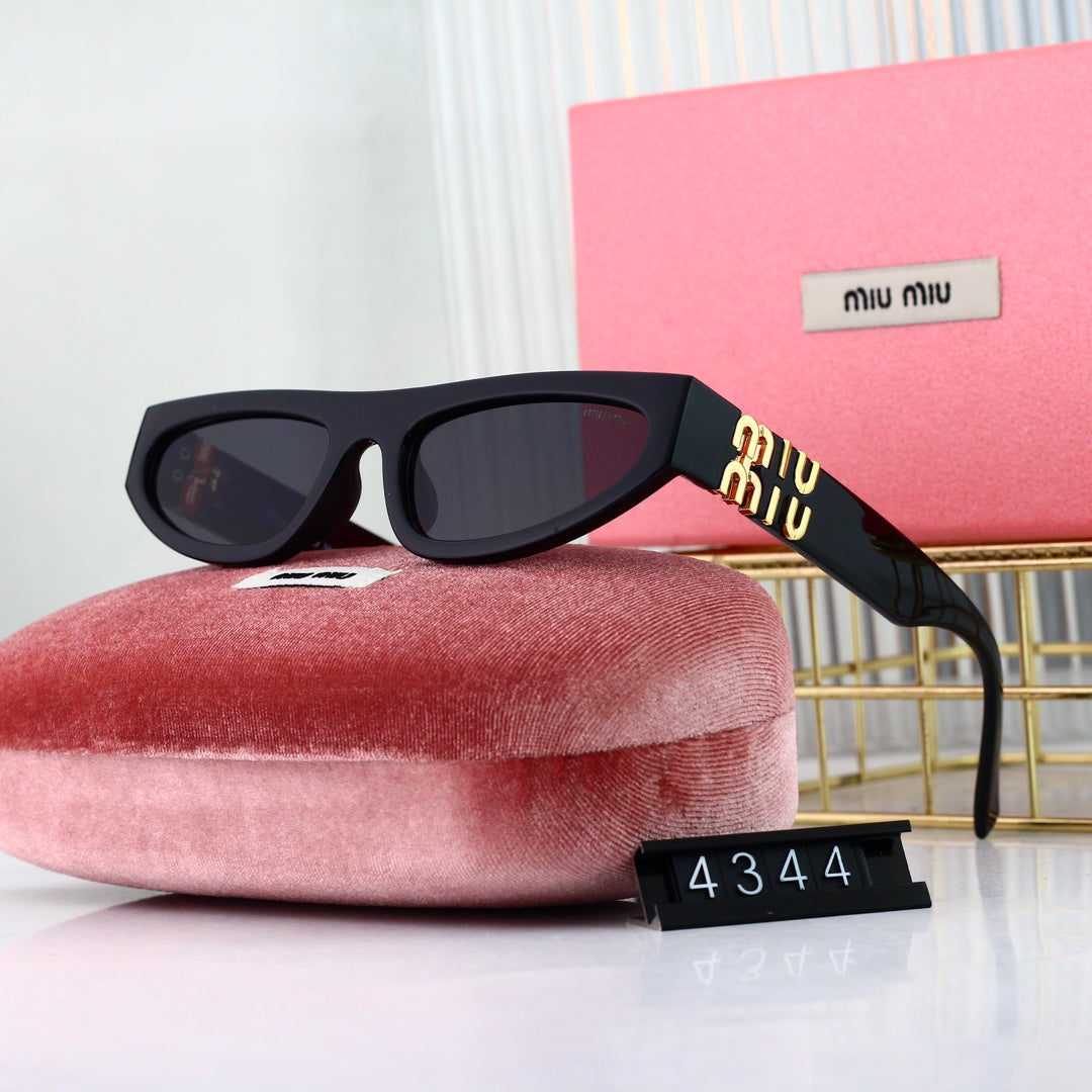 2026 Rectangular Gold-tone Logo Emblems Fashion Sunglasses