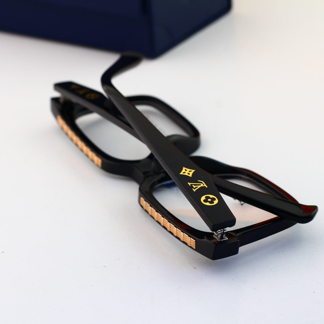 2026 New Metal-Rimmed Square Glasses